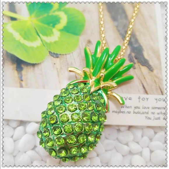 NWT green pineapple 🍍 crystal rhinestone necklace - Picture 6 of 7